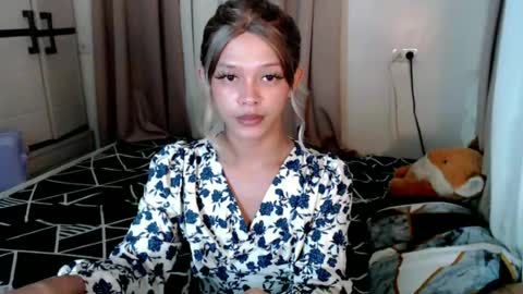 kendra_lunaxx online show from June 29, 10:15 am