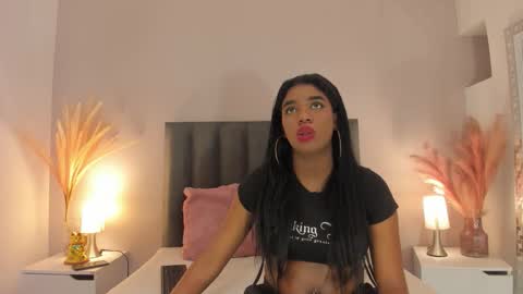 kendrachavez_ online show from November 16, 9:39 pm