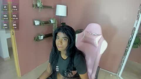 kendrachavez_ online show from October 19, 8:57 pm