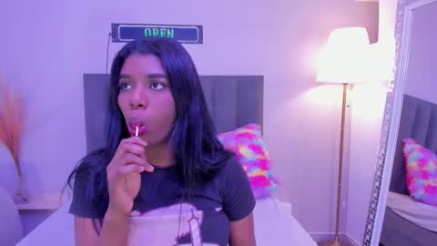 kendrachavez_ online show from February 2, 10:39 pm