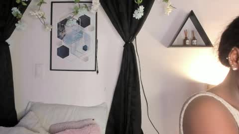 KENTHA  online show from April 8, 10:29 am