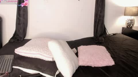 KENTHA  online show from April 24, 12:40 pm