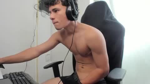 kevin_adrian01 online show from June 2, 7:38 pm