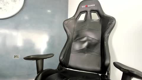 Snapshot of kevin_bronx chatting on March 9, 4:33 pm Kevin online show from March 9, 4:33 pm