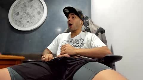 Snapshot of kevin_bronx chatting on October 25, 11:38 pm Kevin online show from October 25, 11:38 pm