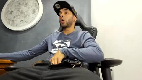 Snapshot of kevin_bronx chatting on October 12, 11:17 pm Kevin online show from October 12, 11:17 pm