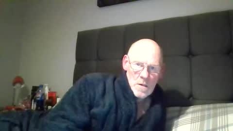 kevlooking4sez online show from December 3, 11:48 pm