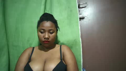 Snapshot of kezia0910 chatting on October 19, 7:40 pm kezia0910 online show from October 19, 7:40 pm