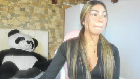 Khami online show from April 8, 9:40 pm