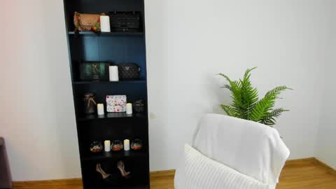 Khloe online show from April 29, 2:22 pm