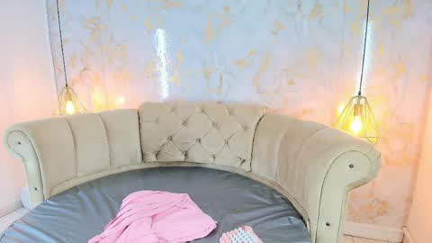 Khloe online show from April 22, 5:03 am