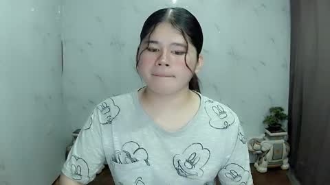 Your SweetGirl Ts online show from February 17, 1:11 pm