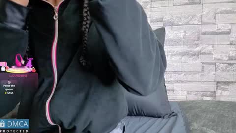 Kiara Zahiri online show from December 16, 11:05 am