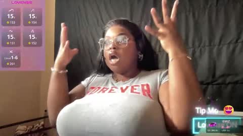 KiaraSugars online show from March 5, 5:55 pm