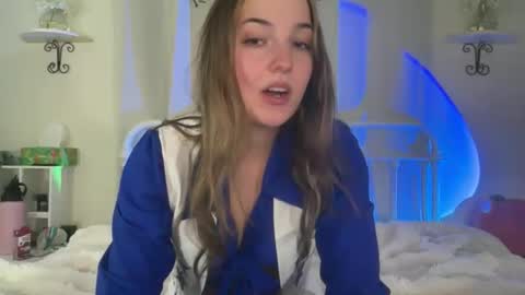 Snapshot of kiaraxoxo chatting on November 1, 12:11 am Kiara online show from November 1, 12:11 am