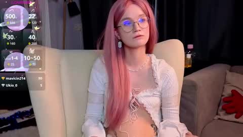 kiki_blue_eyes online show from January 11, 6:08 am
