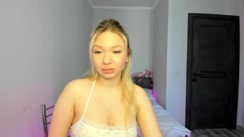kiki_kk1 online show from June 8, 1:11 am