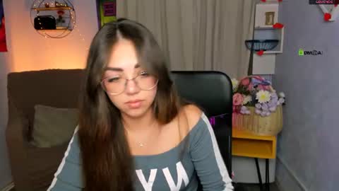 kiki_swan online show from June 25, 7:19 pm