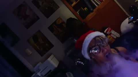 kikilovespartylights online show from December 19, 9:38 am