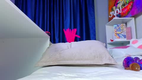 Kiki online show from April 5, 3:25 am