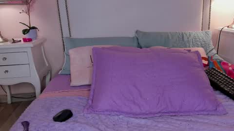 Snapshot of kimapril chatting on October 31, 2:39 pm April online show from October 31, 2:39 pm