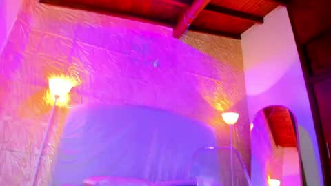 kimberly gonzalez online show from April 11, 7:45 am