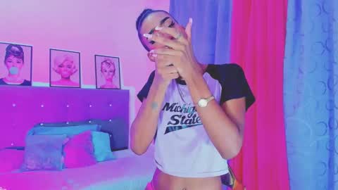 Snapshot of kimberly_thompsom chatting on January 26, 5:55 pm Your Queen KIM online show from January 26, 5:55 pm