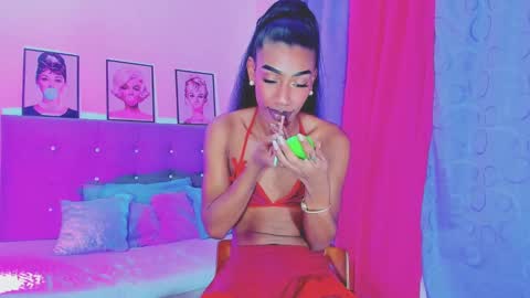 Snapshot of kimberly_thompsom chatting on January 8, 5:15 pm Your Queen KIM online show from January 8, 5:15 pm