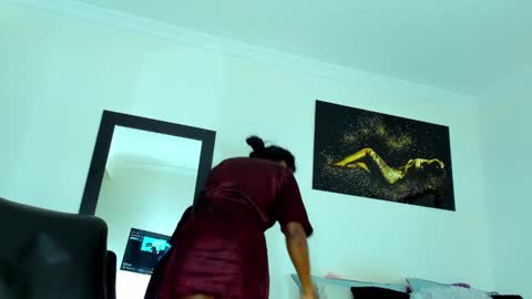 Kimberly Banks online show from March 4, 10:01 am