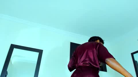 Kimberly Banks online show from February 11, 10:08 am