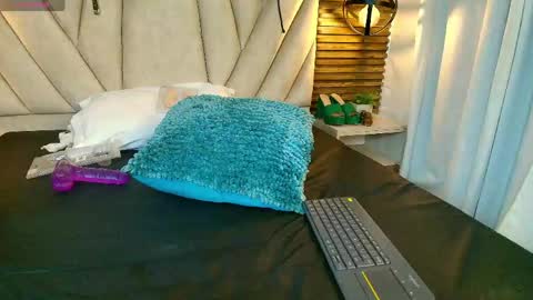 kimberlyfox_t online show from April 28, 4:22 pm