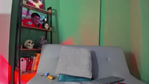 Snapshot of kimerico_04 chatting on December 7, 12:25 am ISAAC online show from December 7, 12:25 am