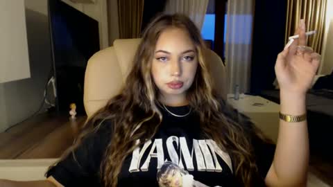 Kim Lee  online show from March 1, 4:00 pm