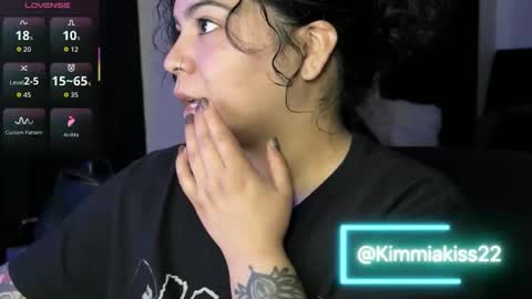 Snapshot of kimmiakiss22 chatting on October 22, 9:27 pm Kimmi online show from October 22, 9:27 pm