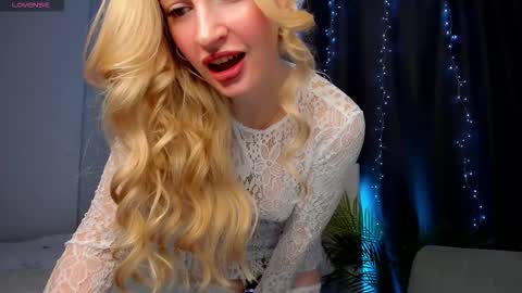 kimmy1_powell online show from October 7, 5:14 am