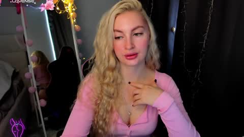 kimmy1_powell online show from March 29, 4:36 am