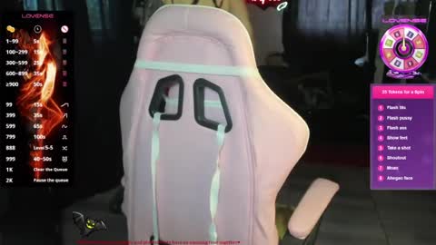 Kim  online show from August 6, 6:39 pm