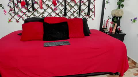 kimmy_wold online show from June 1, 12:39 pm