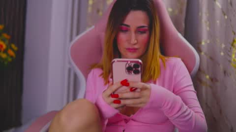 KimSkye online show from February 13, 6:05 pm