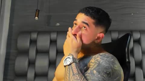 Angel Falconer online show from November 29, 3:47 am