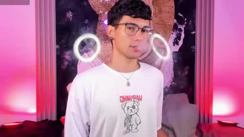  A L E X  online show from April 15, 6:06 am