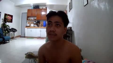 Snapshot of kingsucker2069 chatting on October 17, 10:41 am Ruru online show from October 17, 10:41 am