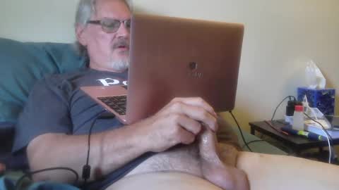 kingtongue10 online show from June 12, 10:20 pm