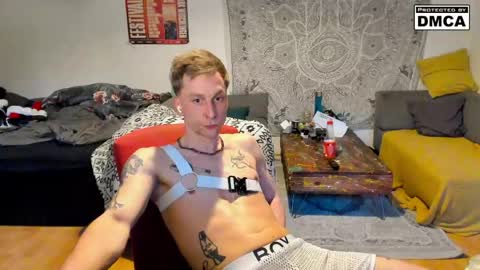 kinky_spidey online show from April 19, 6:10 pm