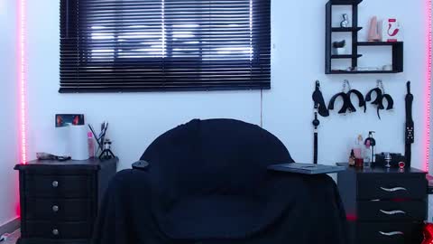 Allison  Diego online show from February 25, 4:25 pm