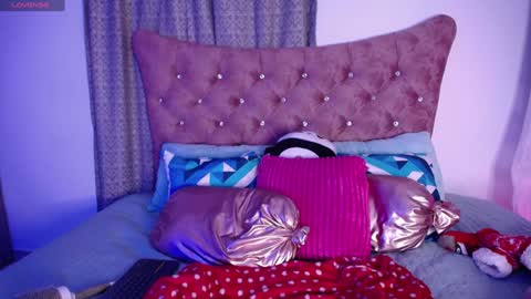  Sara  online show from December 22, 7:11 am