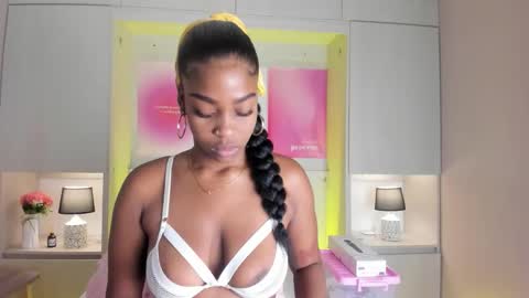 M A R A  online show from January 12, 11:50 am