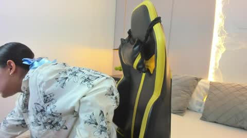 K I R A online show from April 6, 11:33 am