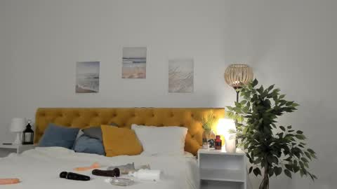 kiraadamss online show from December 4, 1:05 am