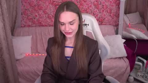 kiraagray online show from March 3, 2:13 pm